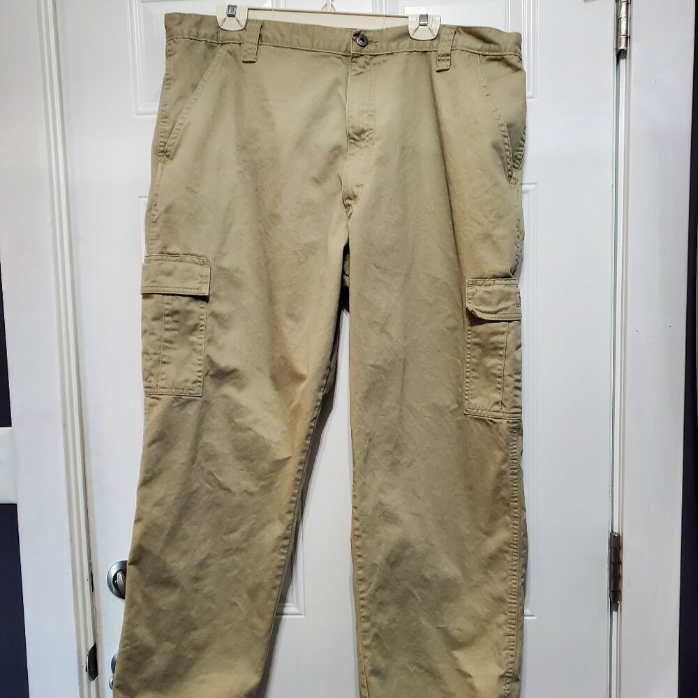 Wrangler Men's Khaki Cargo Pants size 40 x 30